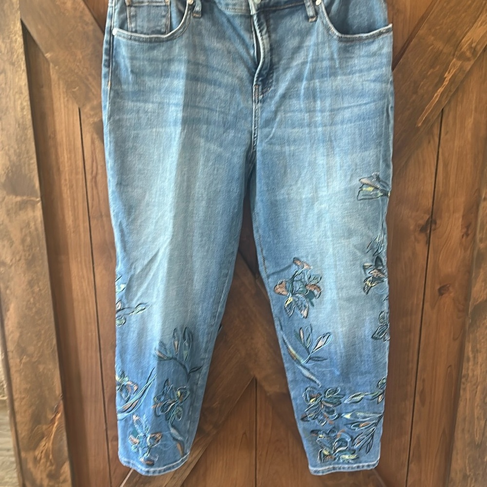 Chico's So Slimming Girlfriend Slim Leg Crop